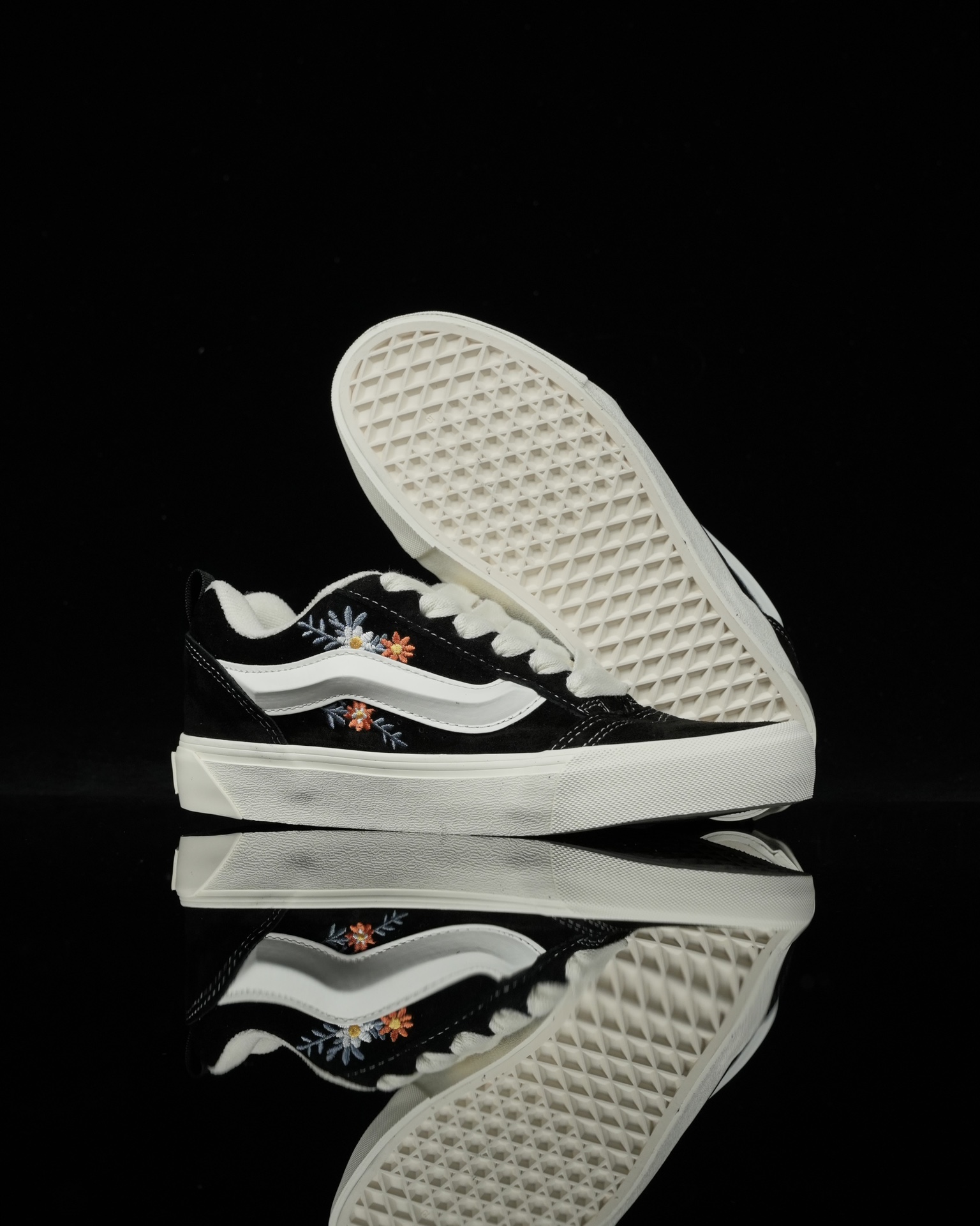 Vans Knu Skool Flower Mens Womens - Black/White VN0009QC6BT-1 Shoes