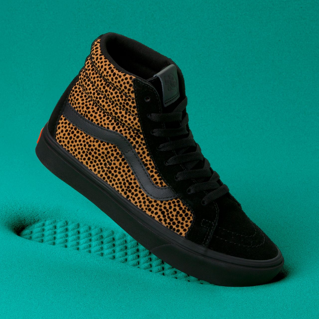 Vans Tiny Cheetah ComfyCush Sk8-Hi Reissue Classic Womens - (Tiny Cheetah) Black VN0A3WMCVWS Shoes