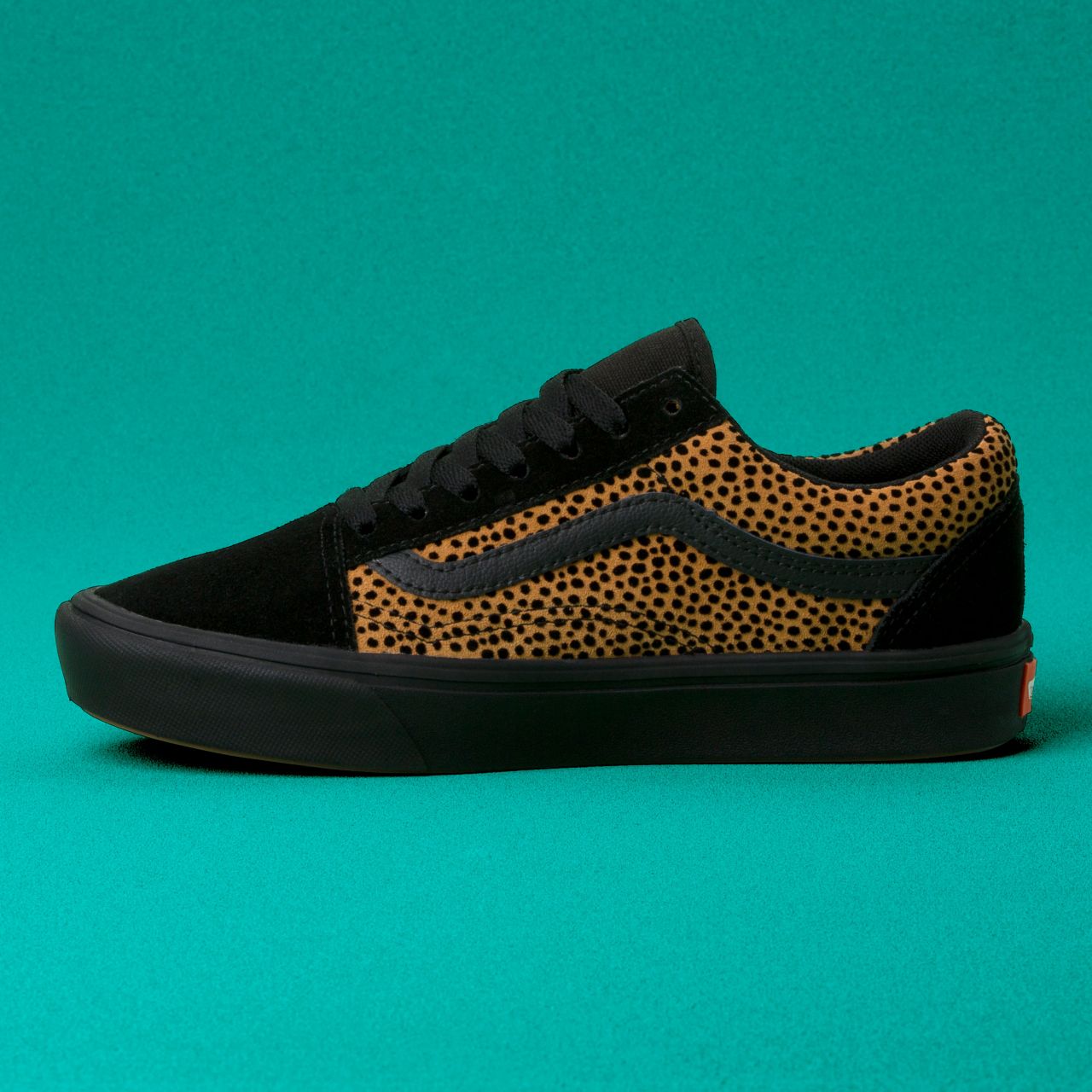 Vans Tiny Cheetah ComfyCush Old Skool Classic Womens - (Tiny Cheetah) Black VN0A3WMAVWS Shoes