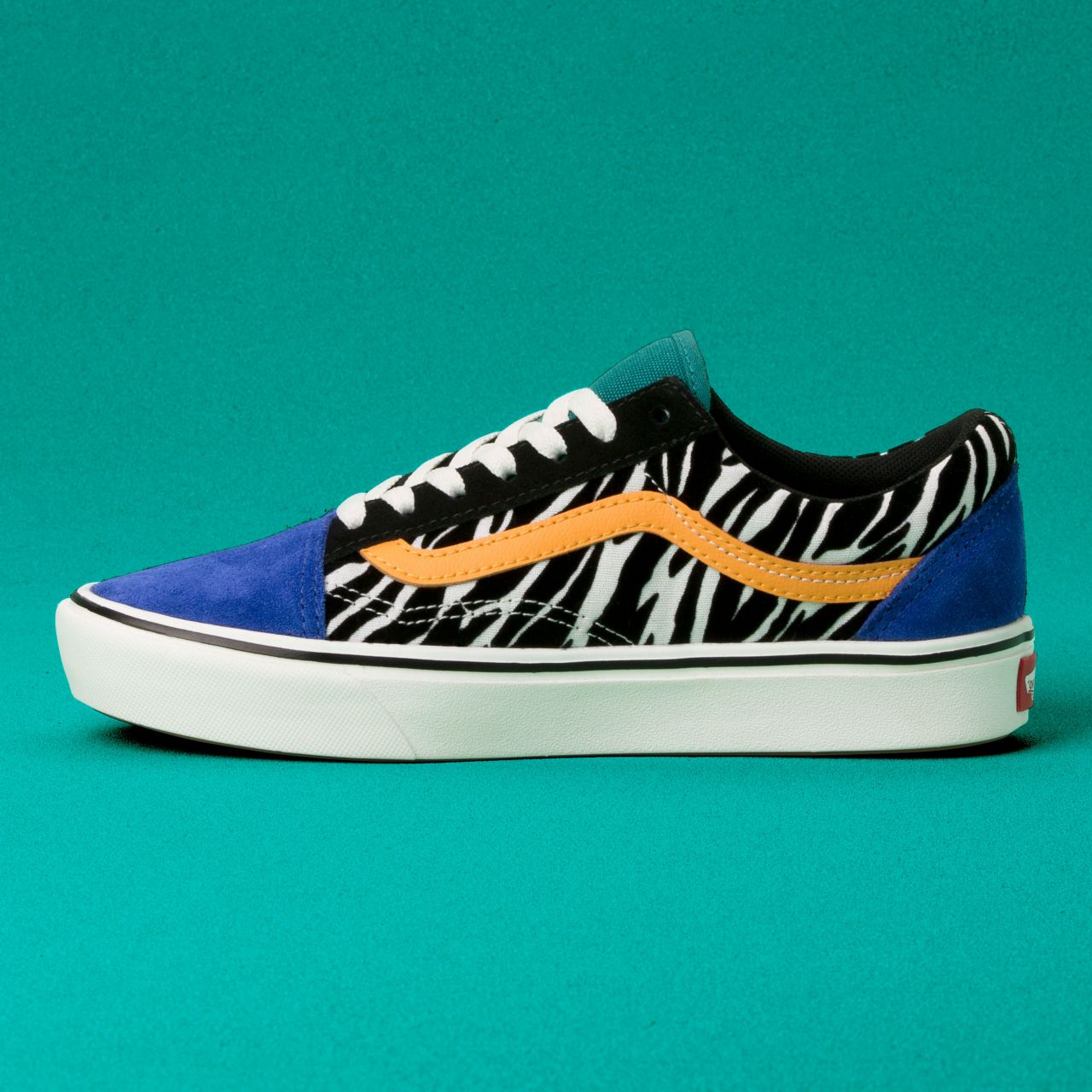 Vans Zebra ComfyCush Old Skool Classic Womens - (Zebra) Tidepool/Surf the web VN0A3WMAVWT Shoes