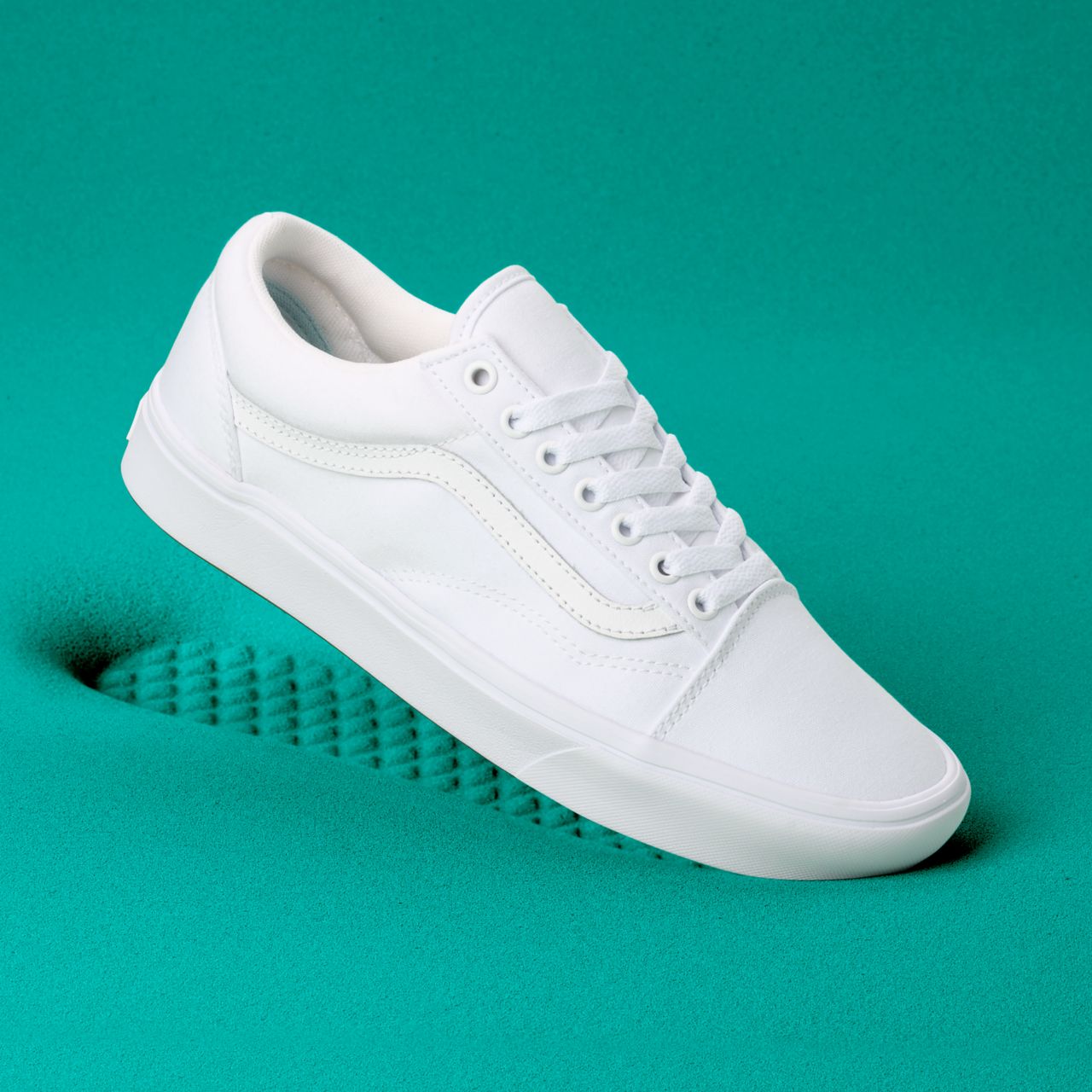 Vans Comfycush Old Skool White Classic Mens Womens - (Classic) True White VN0A3WMAVNG Shoes