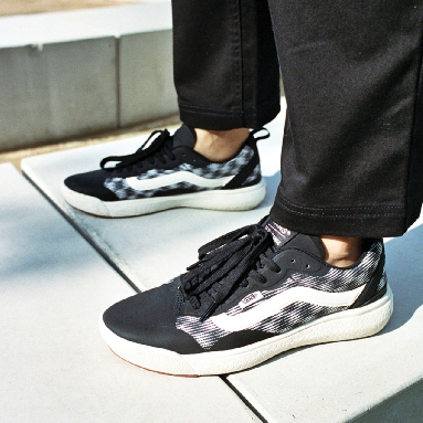 Vans Blur Checker UltraRange EXO Black Classic Womens - (Blur Checker) Black/Marshmallow VN0A4U1KXU2 Shoes