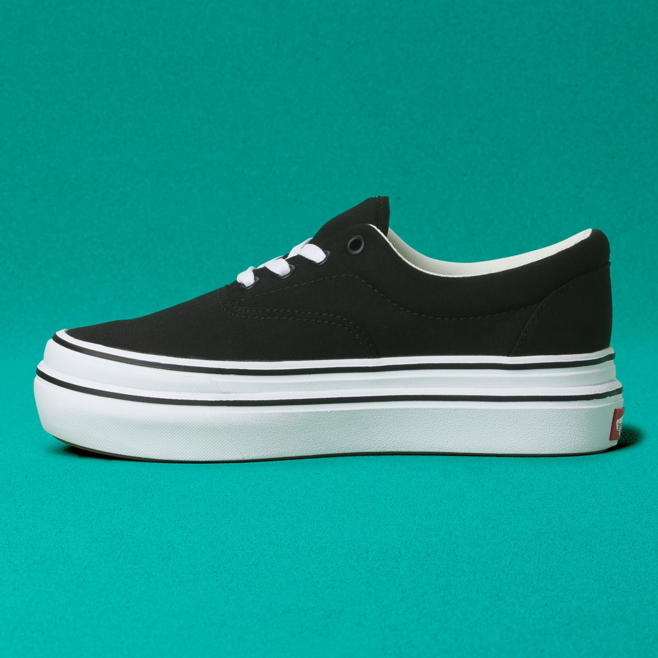 Vans Canvas Super ComfyCush Era Black Classic Womens - (Canvas) Black/True White VN0A4U1D1WX Shoes