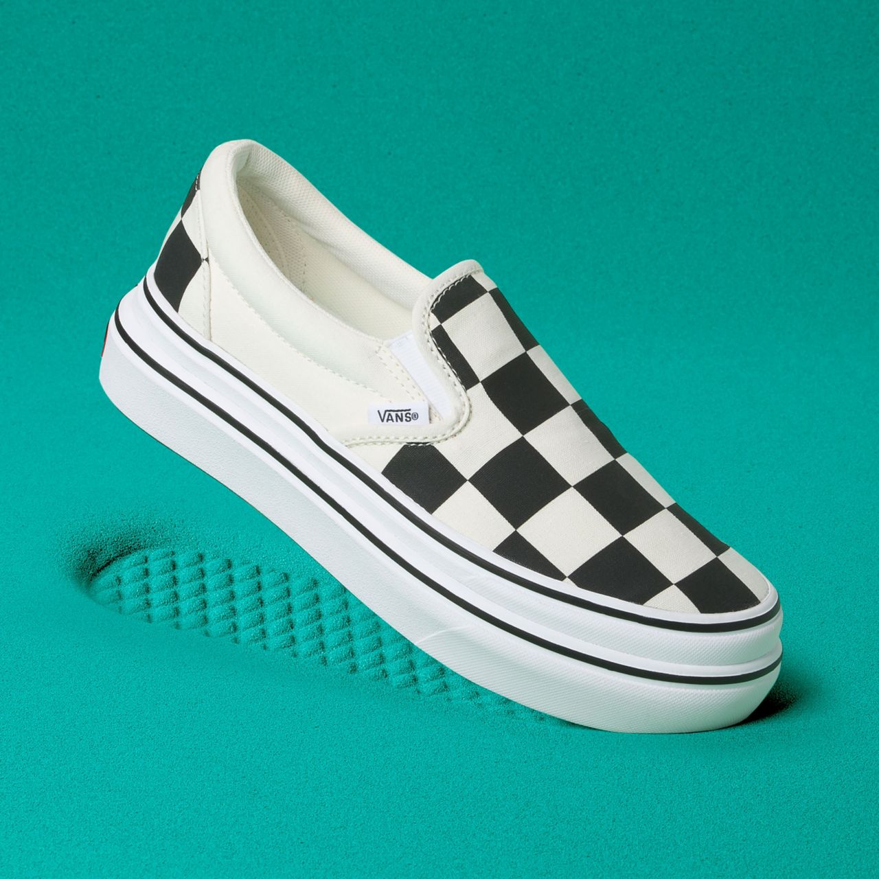 Vans Big Classics Checker Super ComfyCush Slip-On Black Classic Womens - (Big Classics Checker) Black/Off White Check VN0A4U1FXT4 Shoes